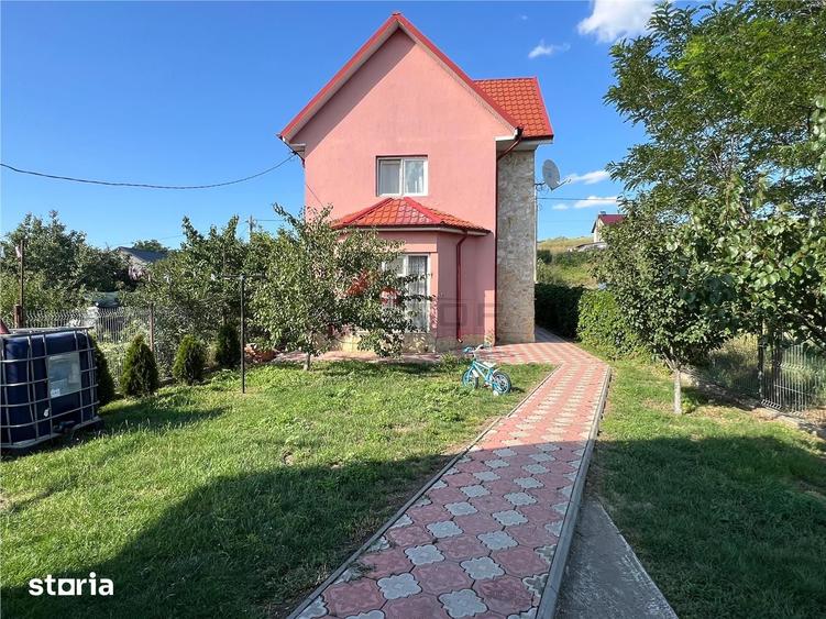 Casă cu 4 camere cu Teren 684 Mp în Dumești