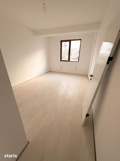 Casă cu 5 camere cu Teren 150 Mp în Roșu