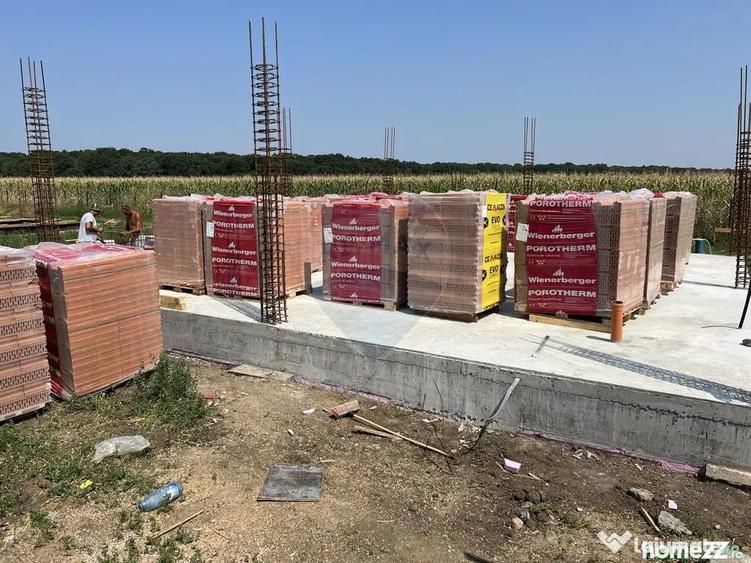 Casă cu 4 camere cu Teren 625 Mp în Ștefăneștii de Jos