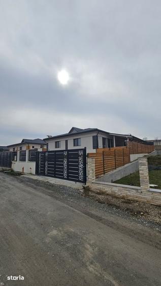 Casă cu 4 camere cu Teren 500 Mp în Baciu