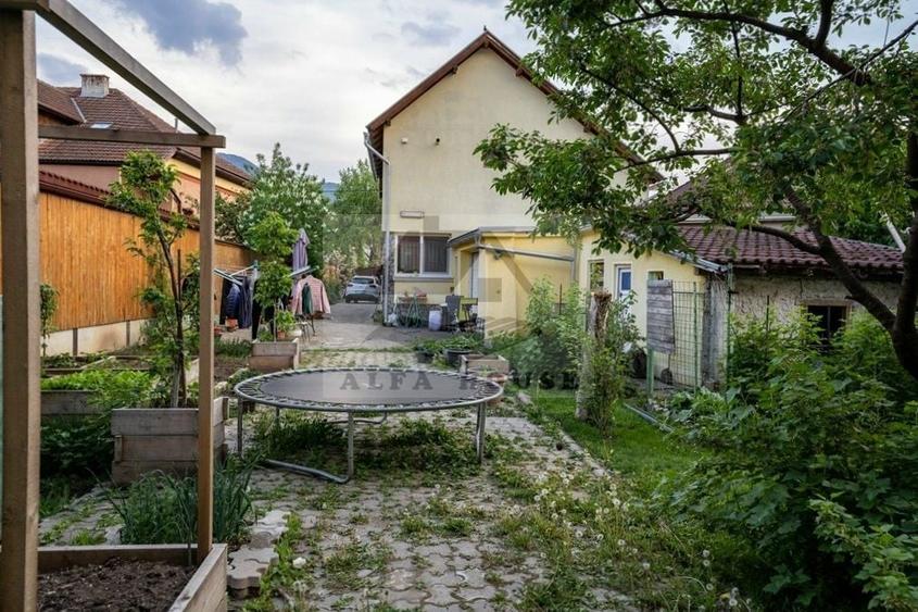 Casă individuală cu 5 camere cu Canalizare în Cernatu