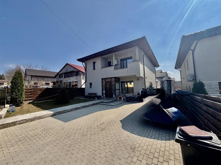 Casă cu 4 camere decomandat cu Teren 470 Mp în Miroslava
