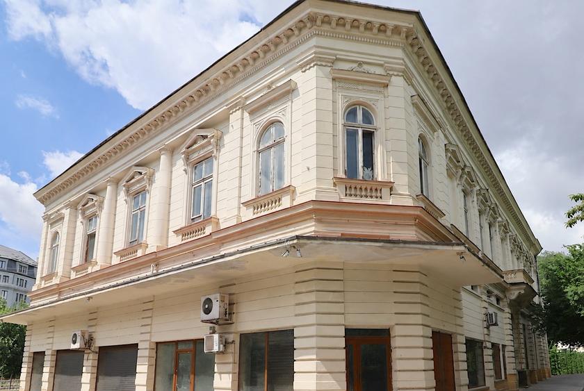Casă cu 60 camere cu Canalizare în Centrul Istoric