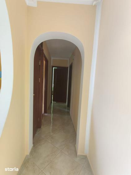 Apartament cu 3 camere decomandat în Micro 4