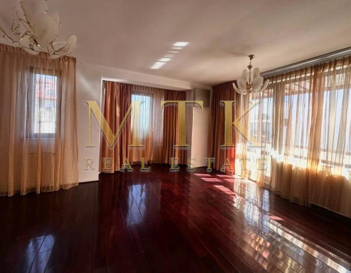 Duplex cu 7 camere cu Canalizare în Pipera
