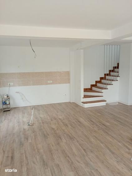 Casă cu 4 camere în Măgura