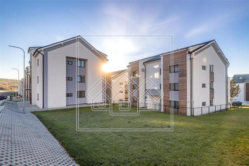 Penthouse cu 4 camere semidecomandat în Exterior Vest
