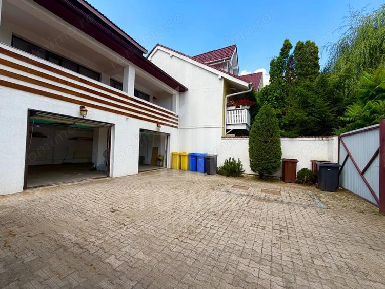 Casă cu 7 camere cu Teren 319 Mp în Central