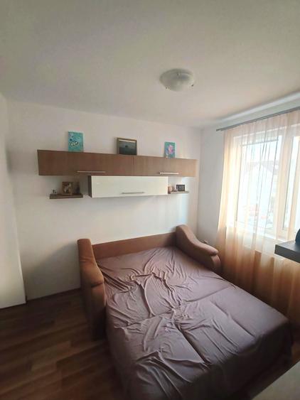 Apartament cu 3 camere semidecomandat în Iris