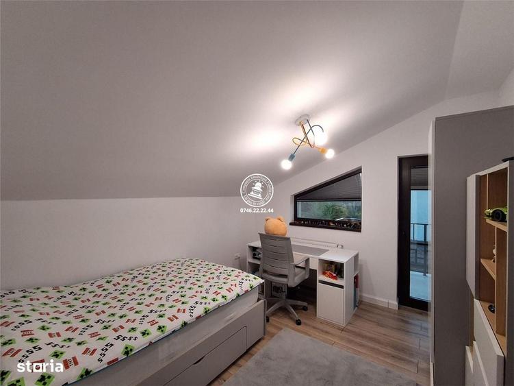 Casă cu 4 camere în Breazu