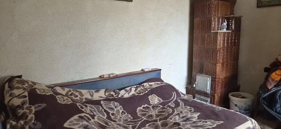 Teren de 1300 mp, în Glâmbocata