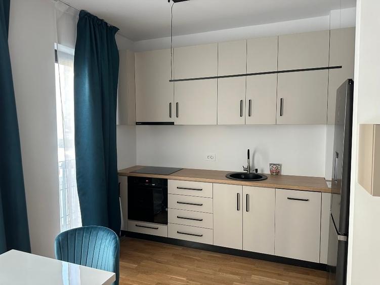 Apartament cu 2 camere decomandat, mobilat în Central