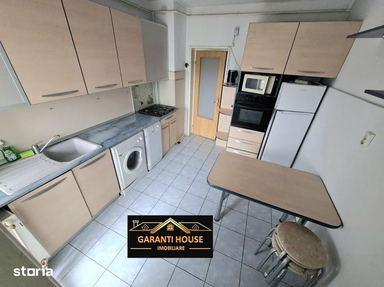 Apartament cu 3 camere decomandat în Săsar