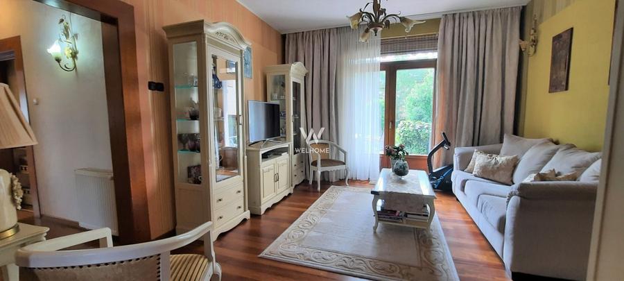 Casă individuală cu 8 camere cu Canalizare în Trei Stejari