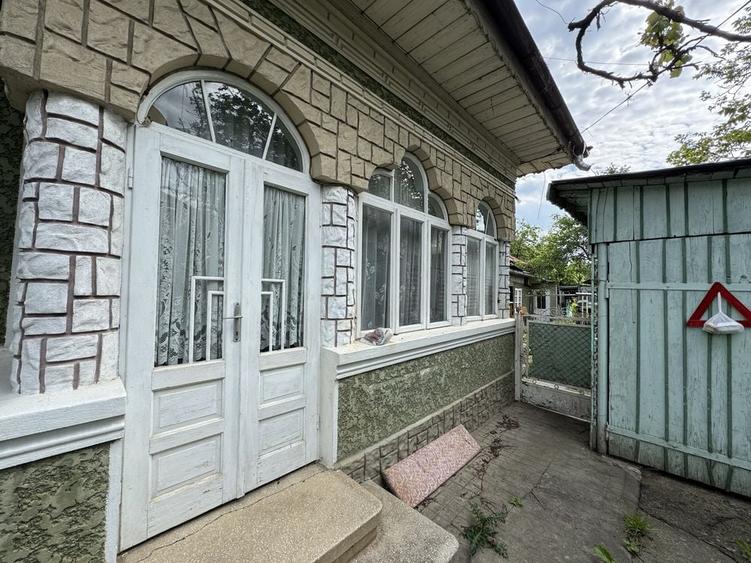 Casă cu 4 camere cu Teren 1200 Mp în Central