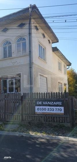 Casă cu 3 camere cu Teren 300 Mp în Central