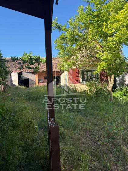 Casă individuală cu 4 camere cu Canalizare în Suștra