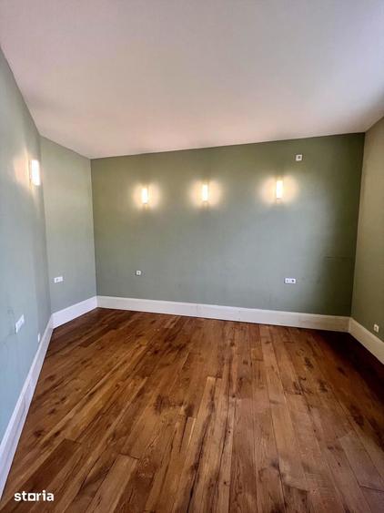 Casă cu 8 camere cu Teren 1000 Mp în Central
