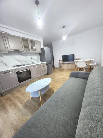 Apartament cu 3 camere semidecomandat în Chinteni
