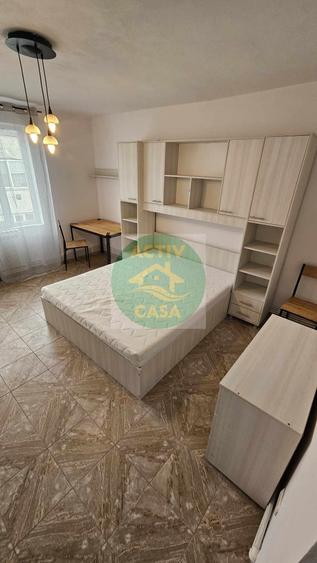 Garsonieră decomandată în Est