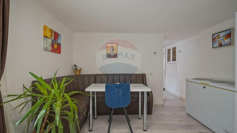 Casă individuală cu 6 camere cu Teren 494 Mp în Vulcan