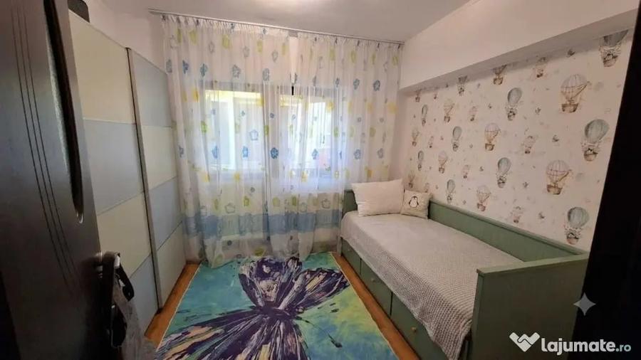 Apartament cu 4 camere decomandat în Olteniței