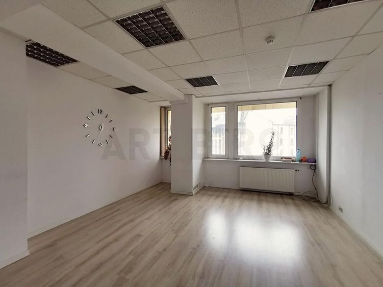 Birou, de 165 mp, în P-ța Universității
