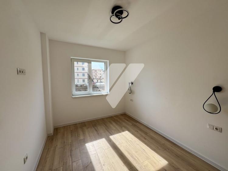 Apartament cu 3 camere decomandat în Periferie