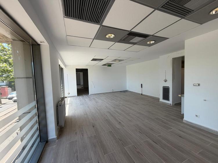 Spațiu comercial, de 238 mp, în P-ța Unirii