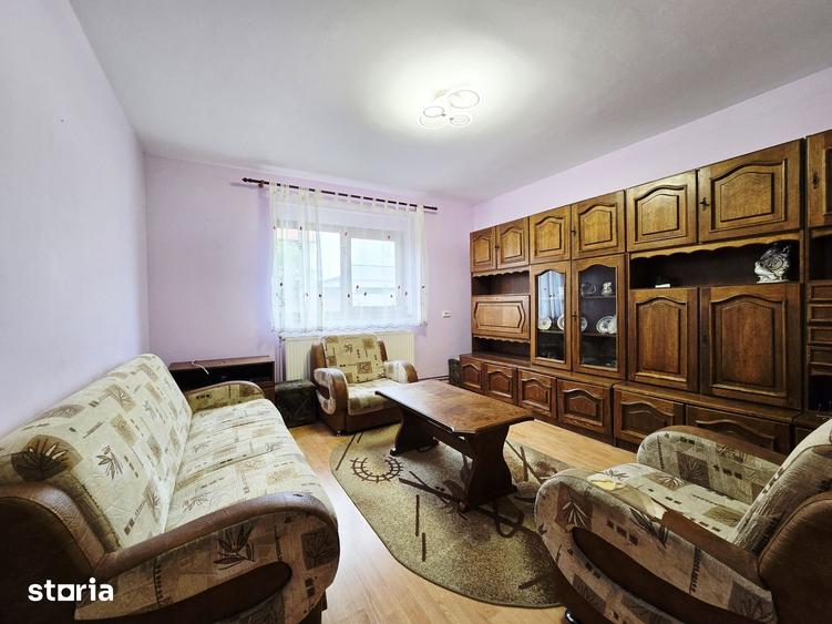 Apartament cu 4 camere decomandat în Bujac