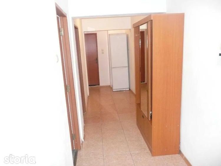 Apartament cu 3 camere decomandat, mobilat în Crângași