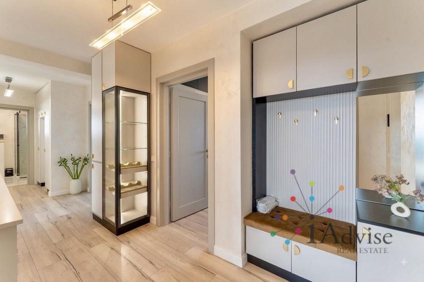 Penthouse cu 3 camere decomandat, mobilat în Tractorul