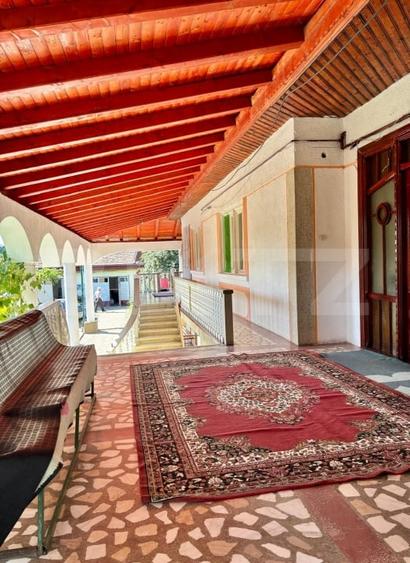 Casă individuală cu 8 camere cu Canalizare în Unirii