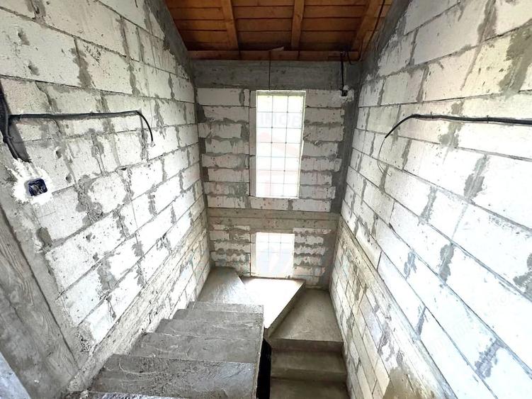 99.900 Euro casa+teren 1000 mp(concesiune) in com Sendreni - 7