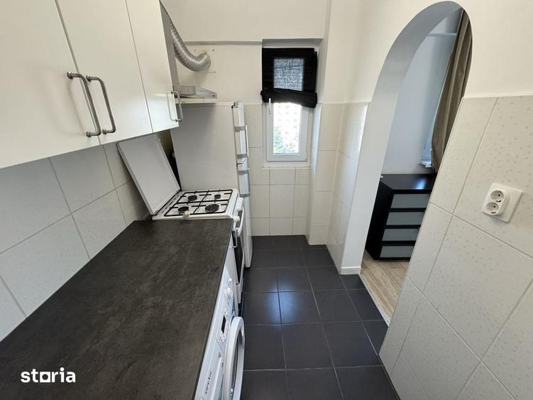 Apartament cu 3 camere semidecomandat în Parcul Carol