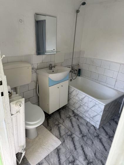 Casă cu 4 camere decomandat cu Teren 363 Mp în Central