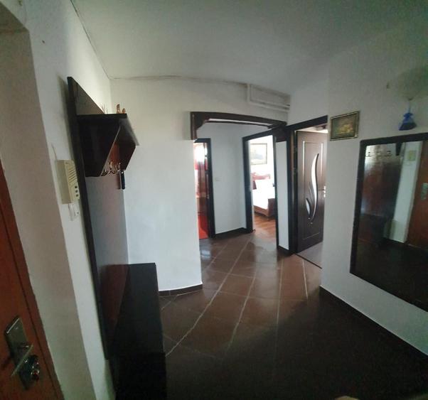 Apartament cu 2 camere decomandat în Km 4
