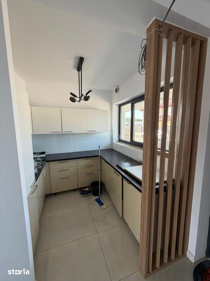 Casă cu 4 camere cu Teren 110 Mp în Brănești