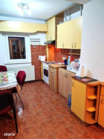 Apartament cu 4 camere decomandat în Lipovei