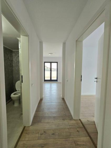 Apartament cu 4 camere decomandat în Dobroești