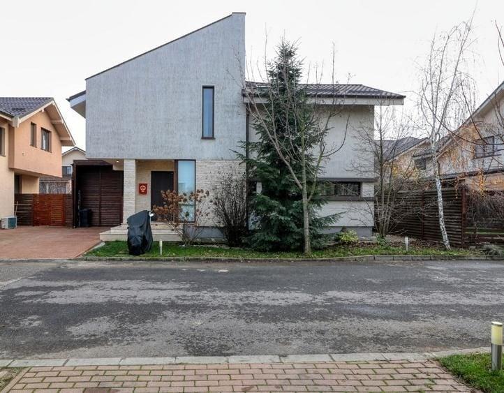Casă individuală cu 4 camere cu Canalizare în Corbeanca