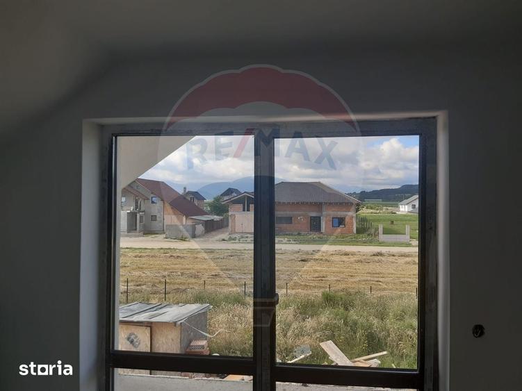 Casa / Vila cu 4 camere de vanzare Vulcan, 15 km de Brasov - 19