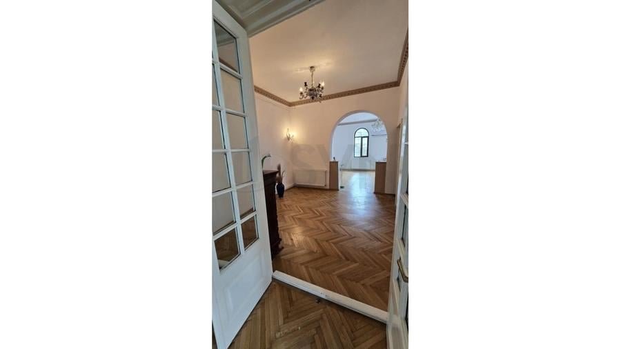 Apartament cu 3 camere circular, mobilat în Ferdinand