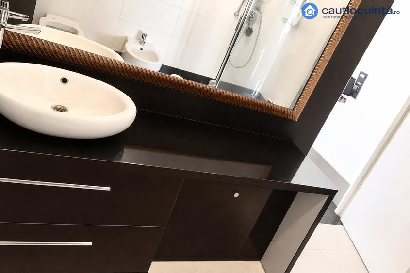 Casă cu 5 camere cu Teren 220 Mp în Vitan