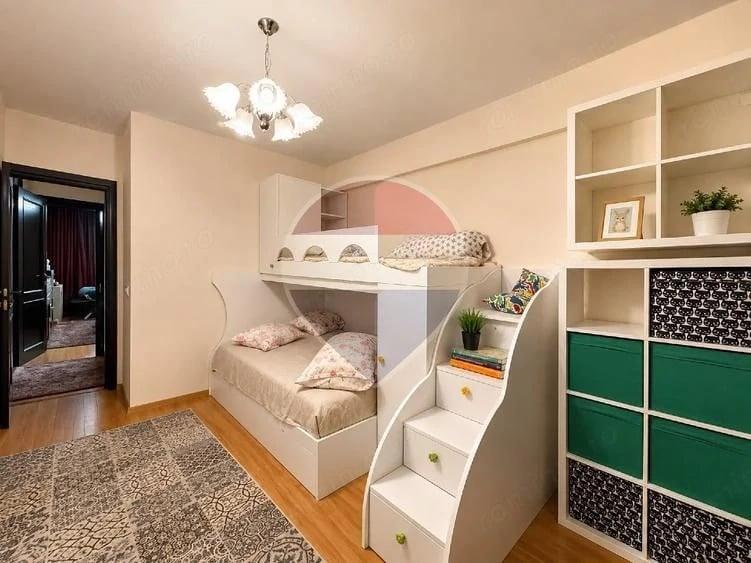 Apartament cu 3 camere semidecomandat în Filiași