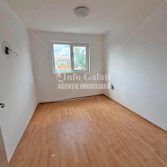 Apartament cu 3 camere decomandat în Micro 21