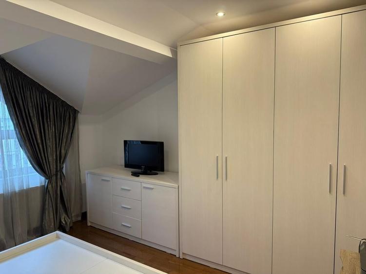 Apartament cu 3 camere decomandat în Mărgeanului