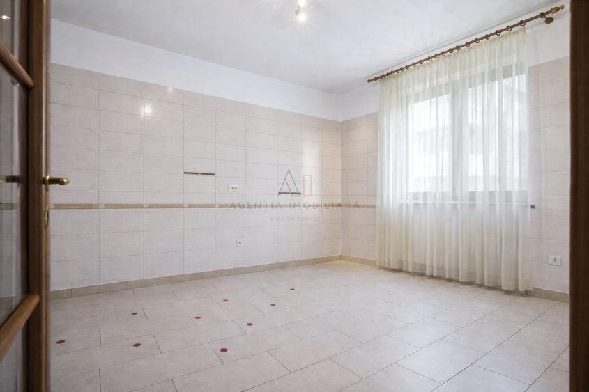 Casă cu 6 camere cu Canalizare în Șoseaua Nordului