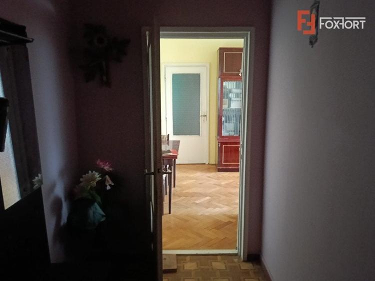 Apartament cu 3 camere semidecomandat, mobilat în Girocului