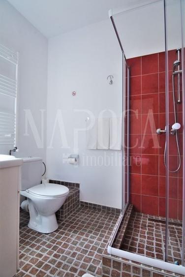 Casă individuală cu 16 camere cu Canalizare în Zorilor